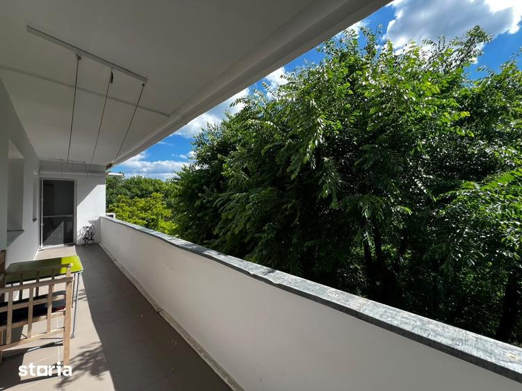 Apartament cu 3 camere decomandat în Nicolina