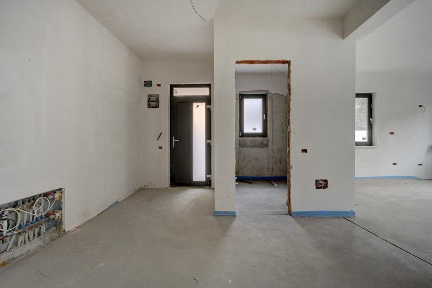 Duplex cu 4 camere cu Canalizare în Păcii