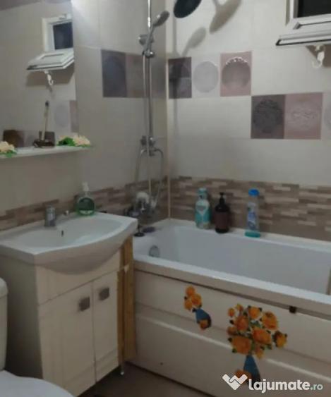 Apartament cu 2 camere decomandat, mobilat în Poarta 6