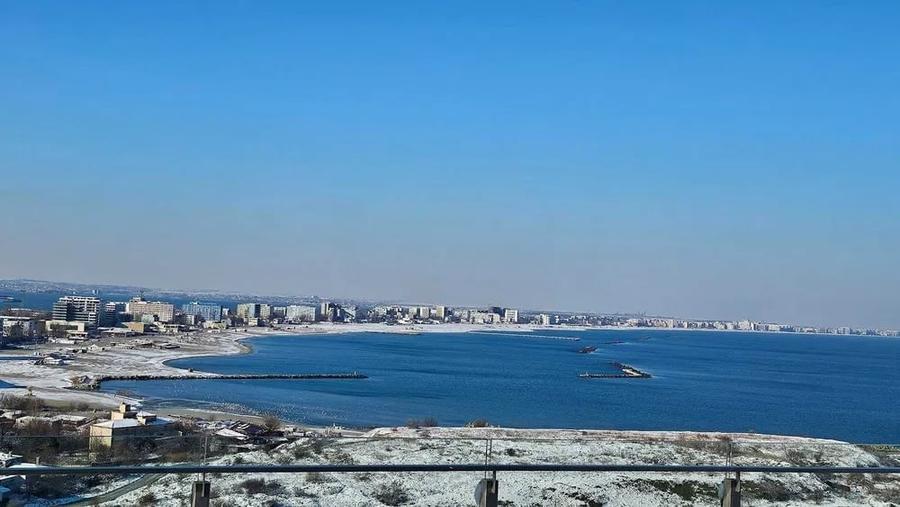 Apartament cu 4 camere decomandat, mobilat în Faleza Nord