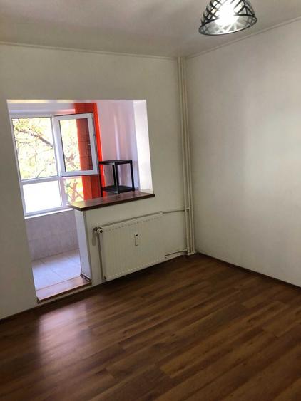 Apartament cu 3 camere decomandat în Dristor