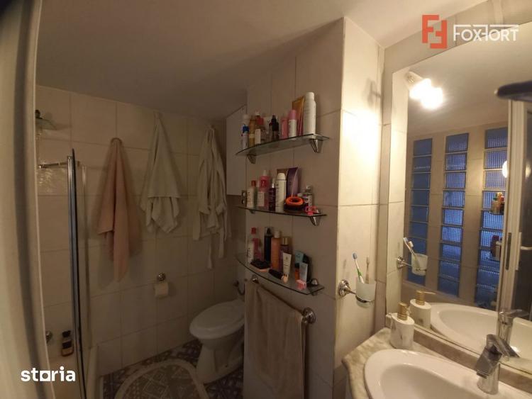 Apartament cu 4 camere semidecomandat, mobilat în Lipovei