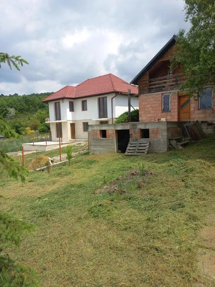 Casă cu 2 camere cu Teren 591 Mp în Câmpenești