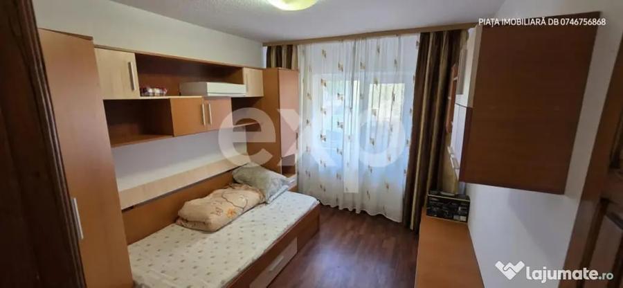 Apartament cu 4 camere decomandat în Central