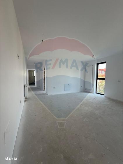 Spațiu comercial, de 960 mp, în Ipotești