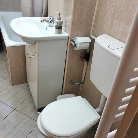 Apartament cu 2 camere semidecomandat în Podu Roș