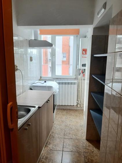 Garsonieră decomandată în Central