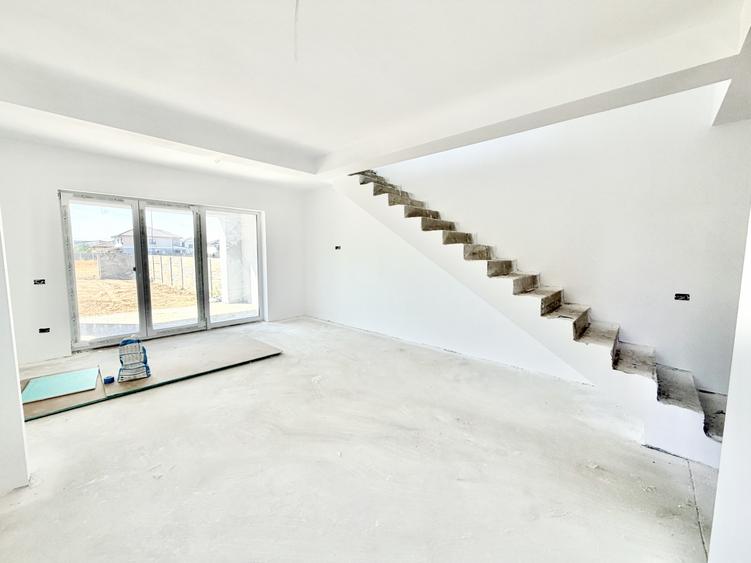 Duplex cu 4 camere cu Canalizare în Moșnița Nouă