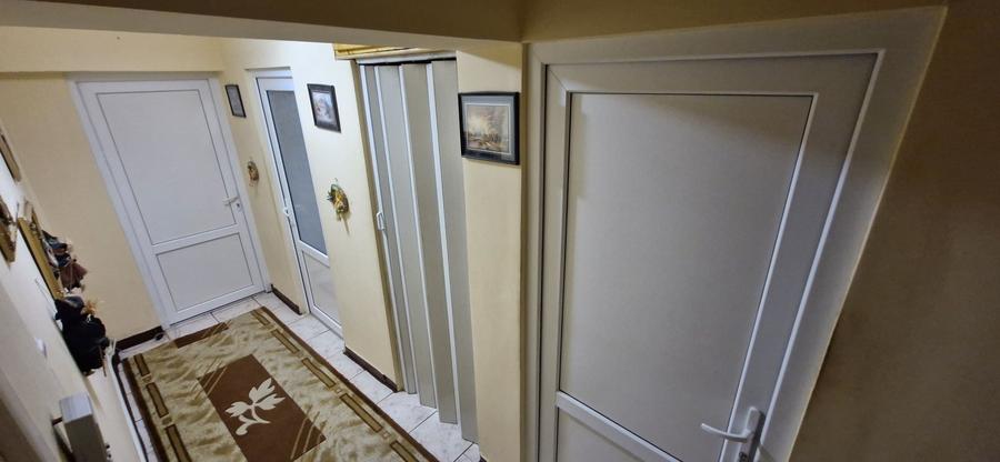 Apartament cu 3 camere semidecomandat în Central