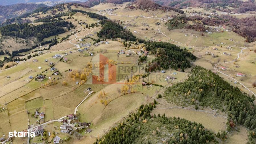 Teren de 4681 mp, în Fundata