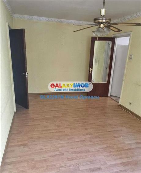 Apartament cu 3 camere semidecomandat în Titan