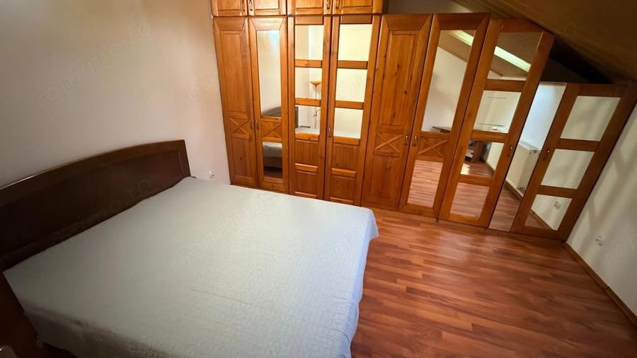 Casă cu 7 camere cu Teren 200 Mp în Calea Dumbrăvii