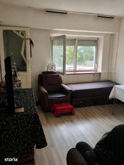 Garsonieră decomandată în Central
