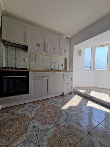 Apartament cu 3 camere decomandat în Călărași