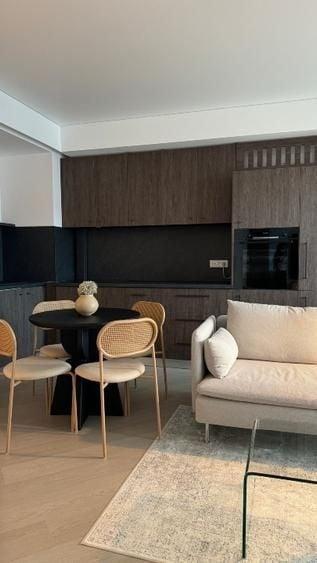 Apartament cu 2 camere decomandat, mobilat în Central