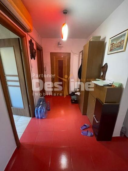 Apartament cu 3 camere decomandat, mobilat în Drumul Taberei