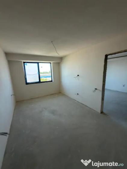 Apartament cu 2 camere decomandat în Tomis Plus