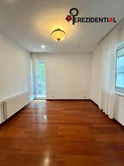 Apartament cu 4 camere semidecomandat în Primăverii