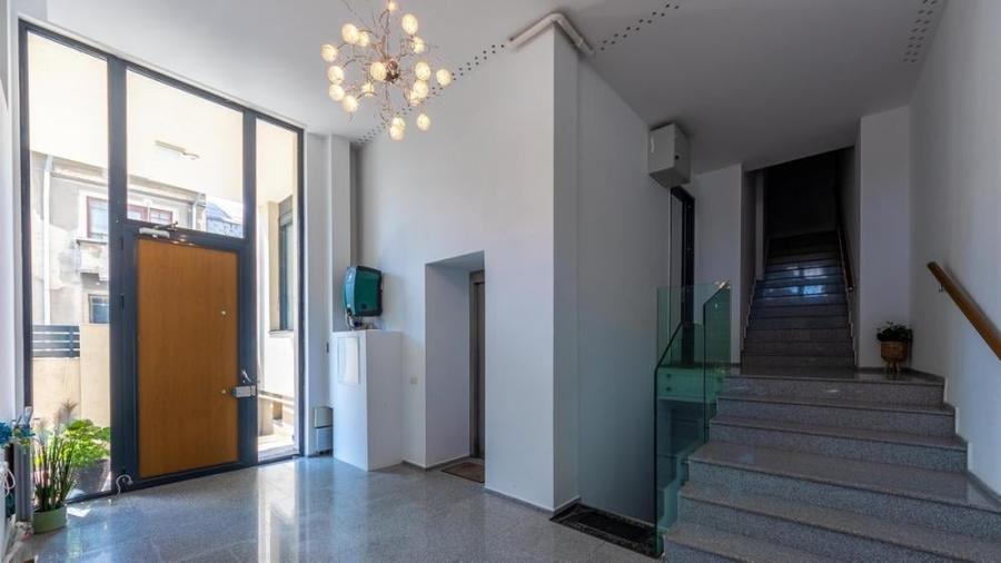 Apartament cu 5 camere în Banu Manta