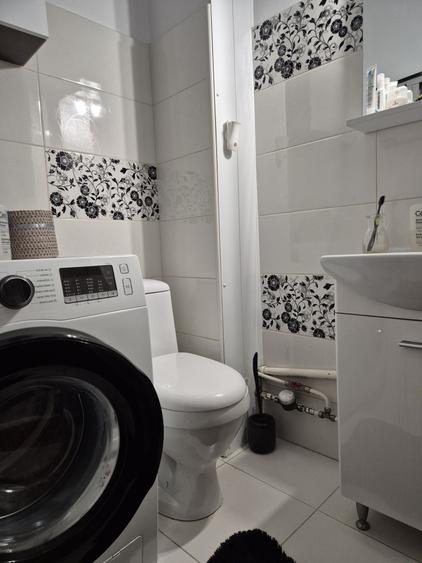 Apartament cu 3 camere decomandat în Exterior Vest