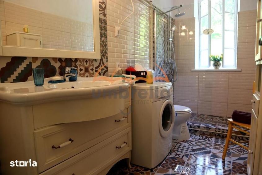 Casă cu 7 camere cu Teren 9948 Mp în Arefu