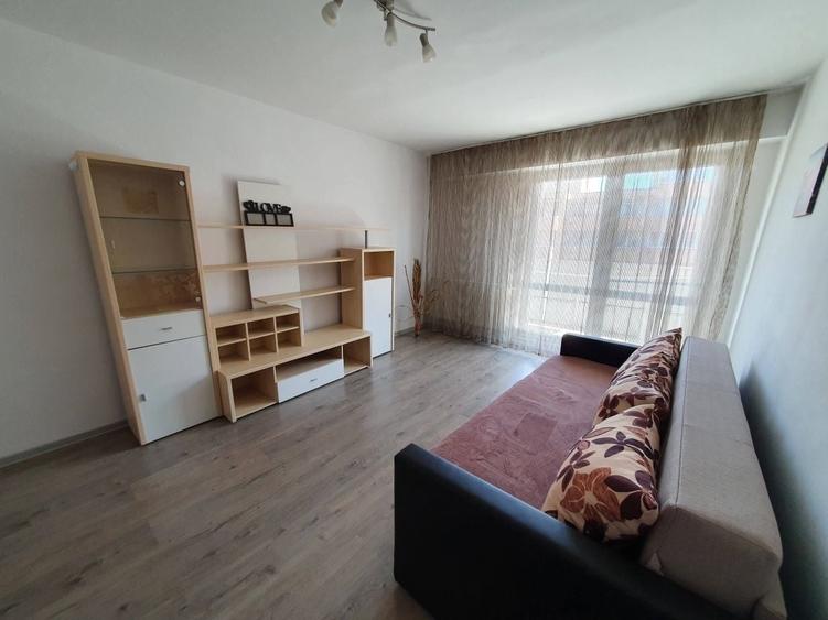 Apartament cu 3 camere decomandat în Tudor