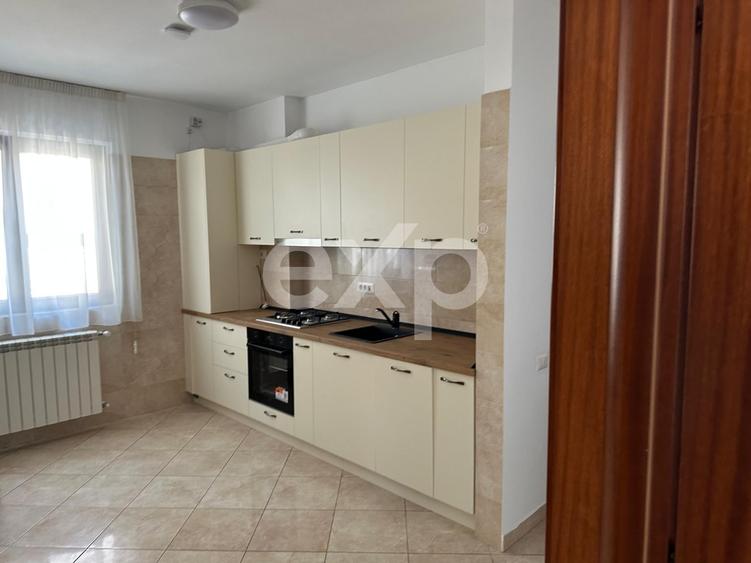 Apartament cu 3 camere circular, mobilat în Primăverii