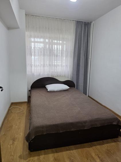 Apartament cu 3 camere decomandat, mobilat în Centru Civic