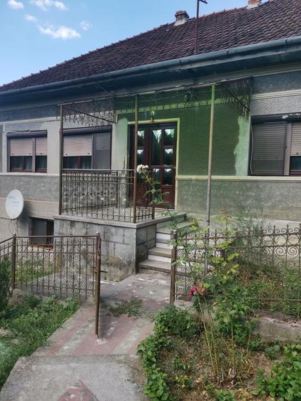 Casă cu 4 camere în Ionești