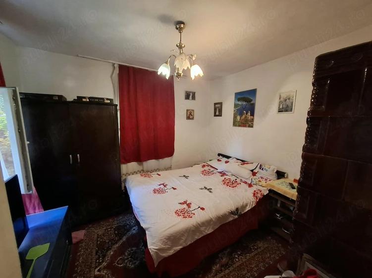 Casă cu 4 camere cu Teren 2382 Mp în Cerneți