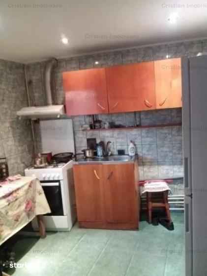 Casă cu 4 camere cu Teren 172 Mp în Chercea