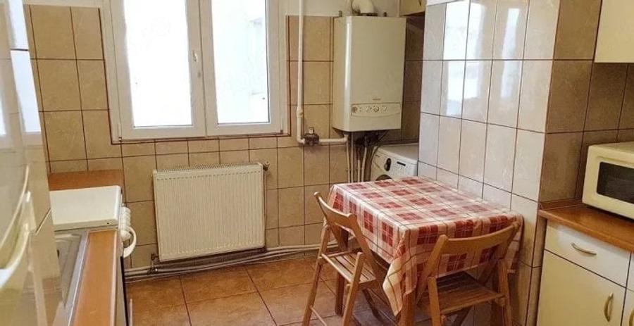 Apartament cu 3 camere decomandat, mobilat în Victoriei