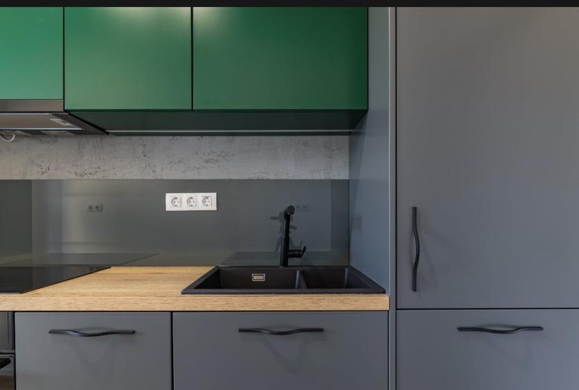 Apartament cu 2 camere semidecomandat, mobilat în Central