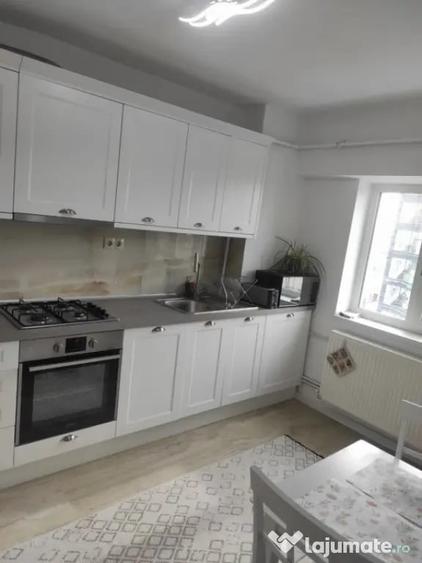 Apartament cu 3 camere decomandat în George Enescu