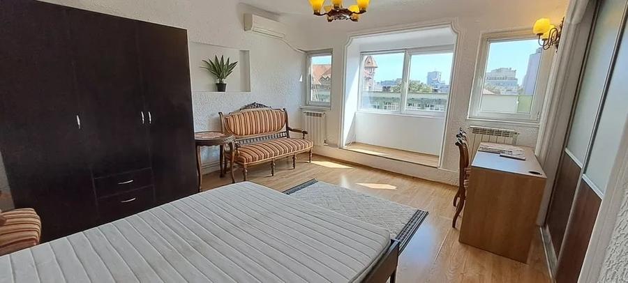 Apartament cu 3 camere semidecomandat în P-ța Romană