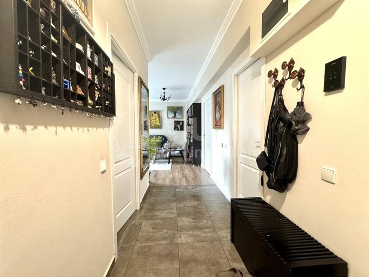 Apartament cu 3 camere decomandat, mobilat în Bună Ziua