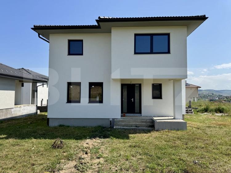 Casă individuală cu 4 camere cu Canalizare în Corunca