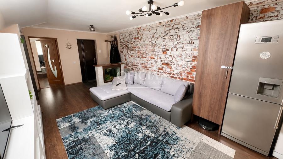 Apartament cu 3 camere semidecomandat, mobilat în Florești