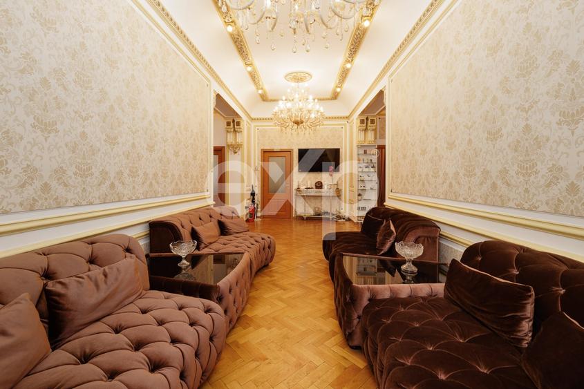 Apartament cu 5 camere decomandat, mobilat în Romană