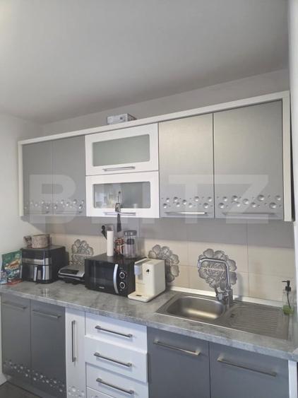 Apartament cu 3 camere decomandat, mobilat în Micro 11