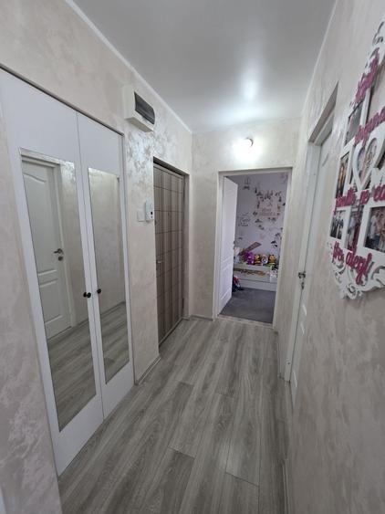 Apartament cu 3 camere semidecomandat în Sârbi