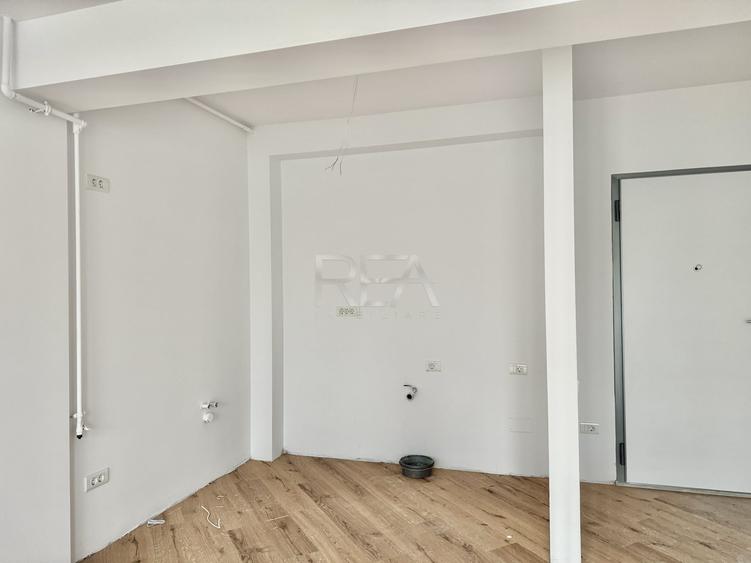 Apartament cu 3 camere semidecomandat în Matei Voievod