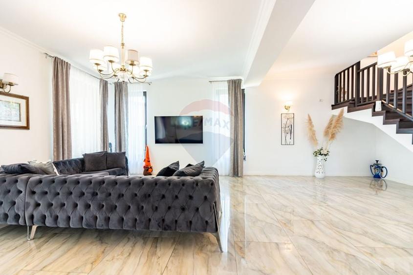 Casă individuală cu 5 camere cu Teren 485 Mp în Central