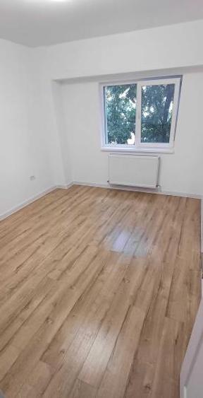 Apartament cu 2 camere decomandat în Trocadero