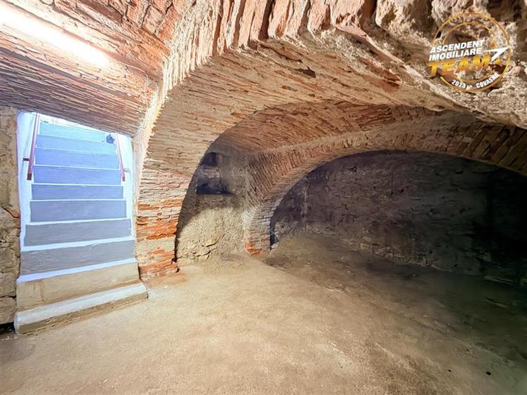 Casă individuală cu 6 camere cu Canalizare în Exterior Est