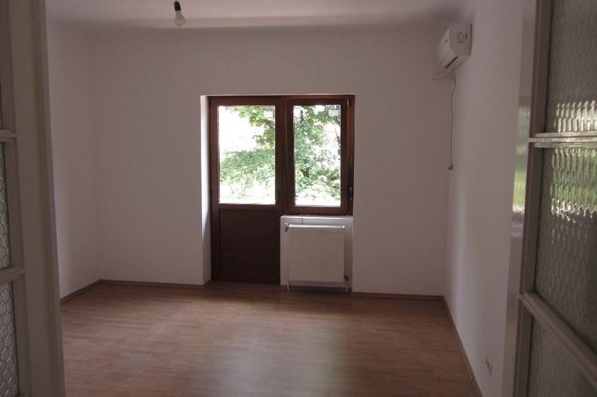 Birou, de 92 mp, în Calea Călărașilor