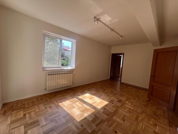 Apartament cu 3 camere decomandat în Herăstrău