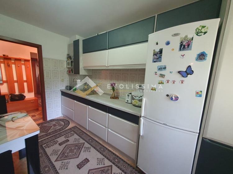 Apartament cu 3 camere decomandat, mobilat în Tractorul