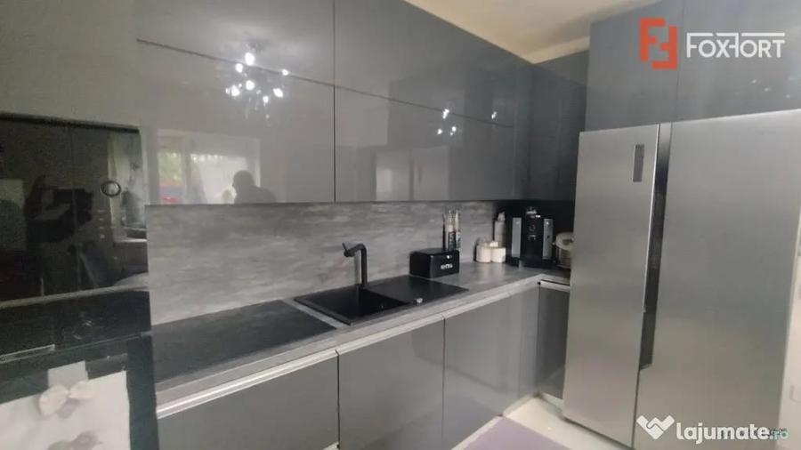 Casă cu 5 camere cu Teren 283 Mp în Lipovei