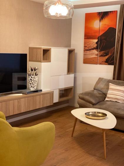 Apartament cu 4 camere semidecomandat, mobilat în Plopilor